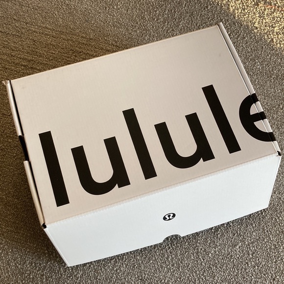 lululemon BlissFeel Running shoes, black, size 6 - Picture 3 of 3